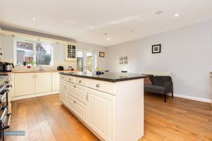 Kitchen/Breakfast Room- click for photo gallery